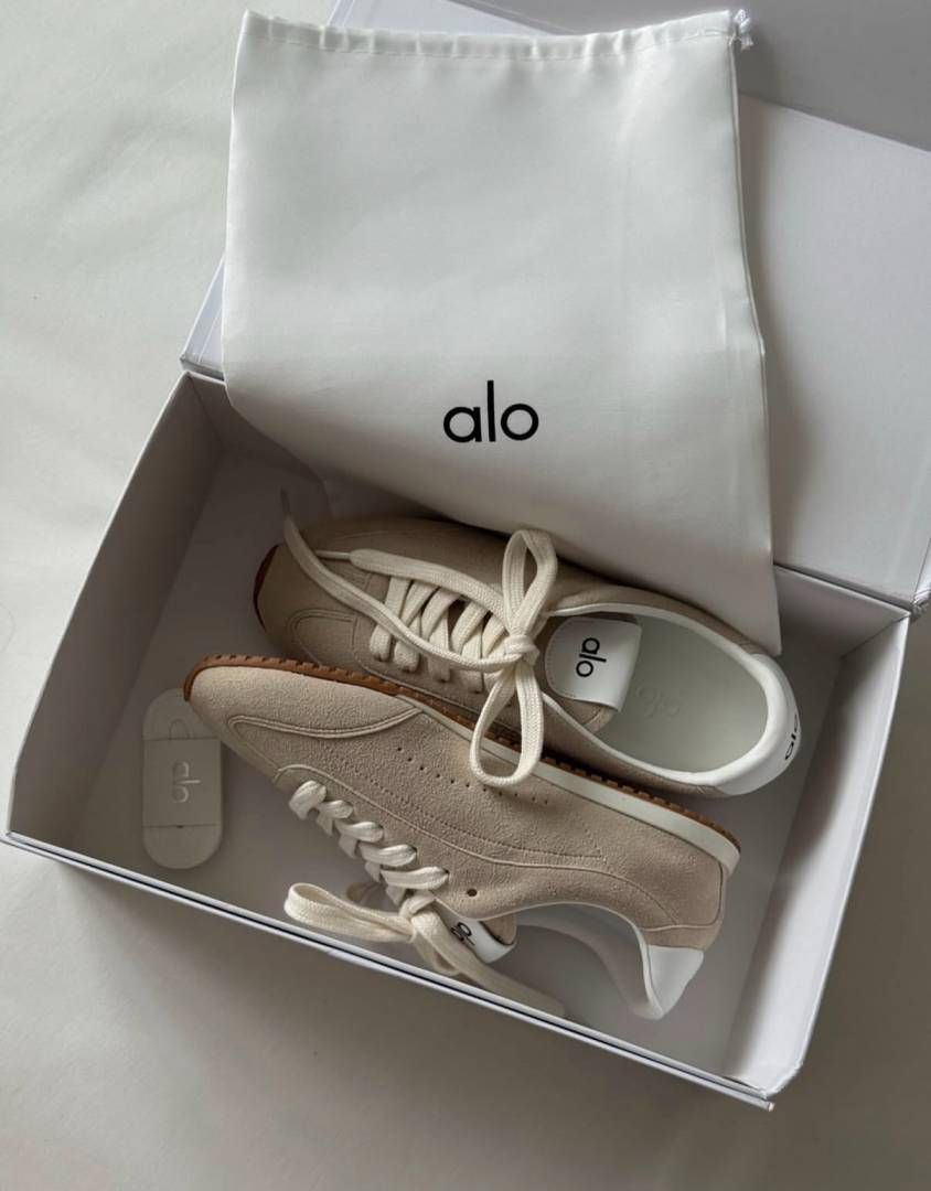 Alo Yoga Sunset Suede Sneakers Beige (