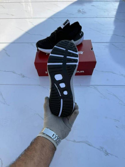 Und Armour ..Hovr Phantom black white