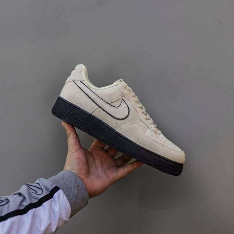 Nik. Airforce 1 07 Lv low Light khaki Sneaker