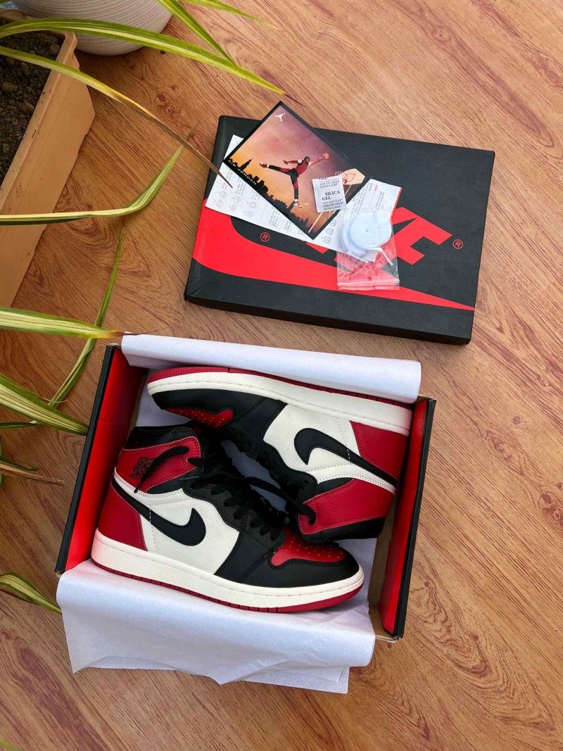 Air Jordan 1 Retro High OG Bred Toe Red semi ua