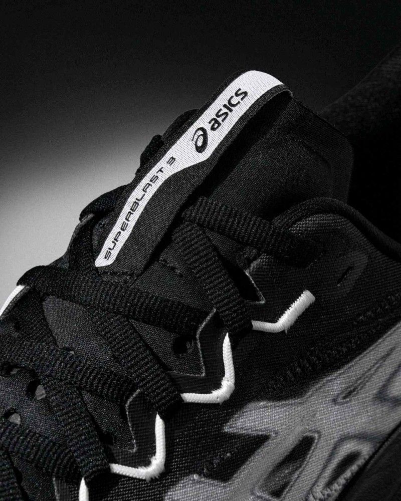Asiccss Superblast 3 black white