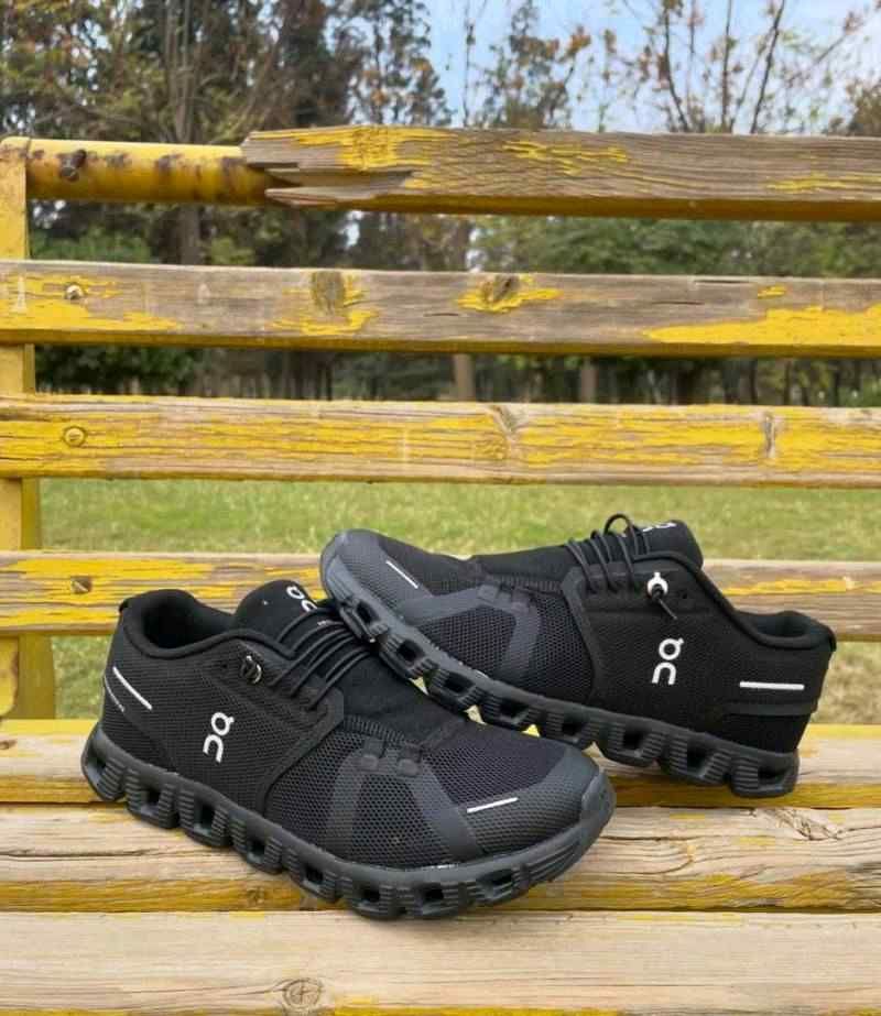 On cloud 6 waterproof Running  all black