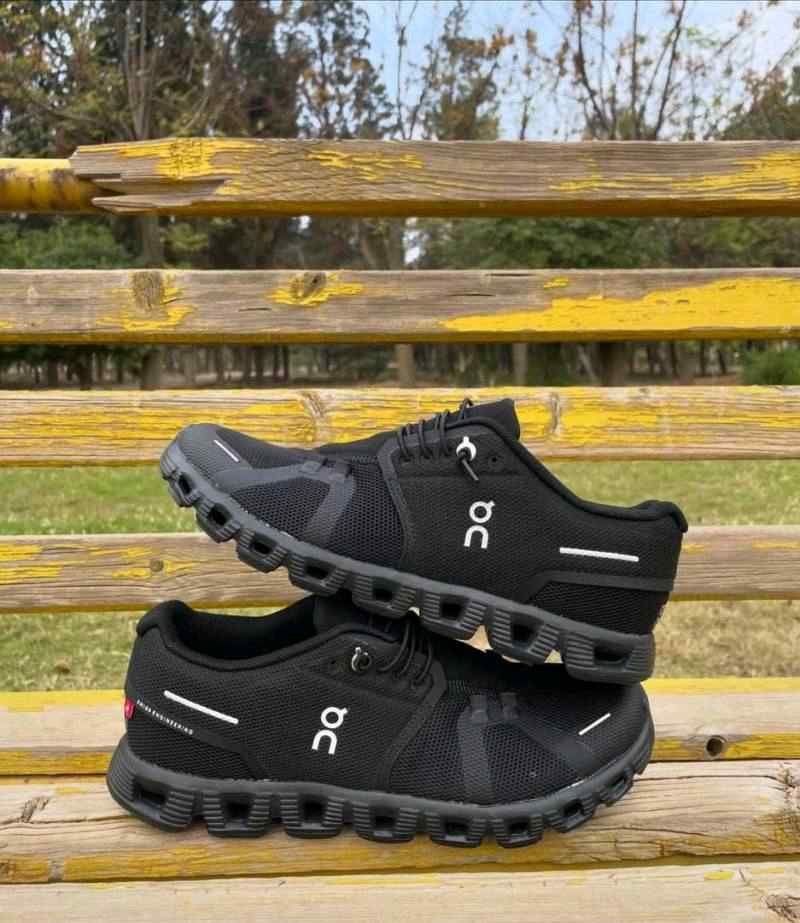 On cloud 6 waterproof Running  all black
