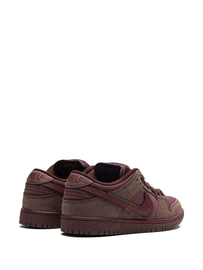 NIKE SB DUNK LOW CITY OF LOVE BURGUNDY CRUSH